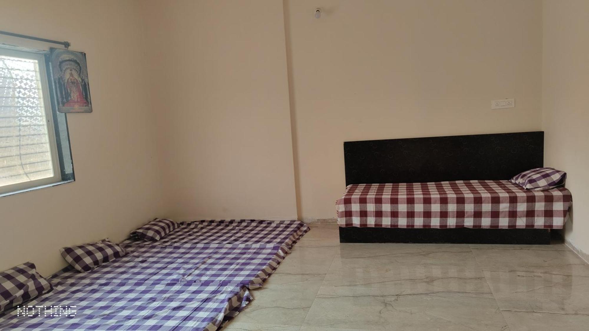 Hotel Aadishkti Bhakt Nivas Tuljapur Pokoj fotografie
